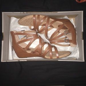 !NEVER WORN! Strapped wedge sandals